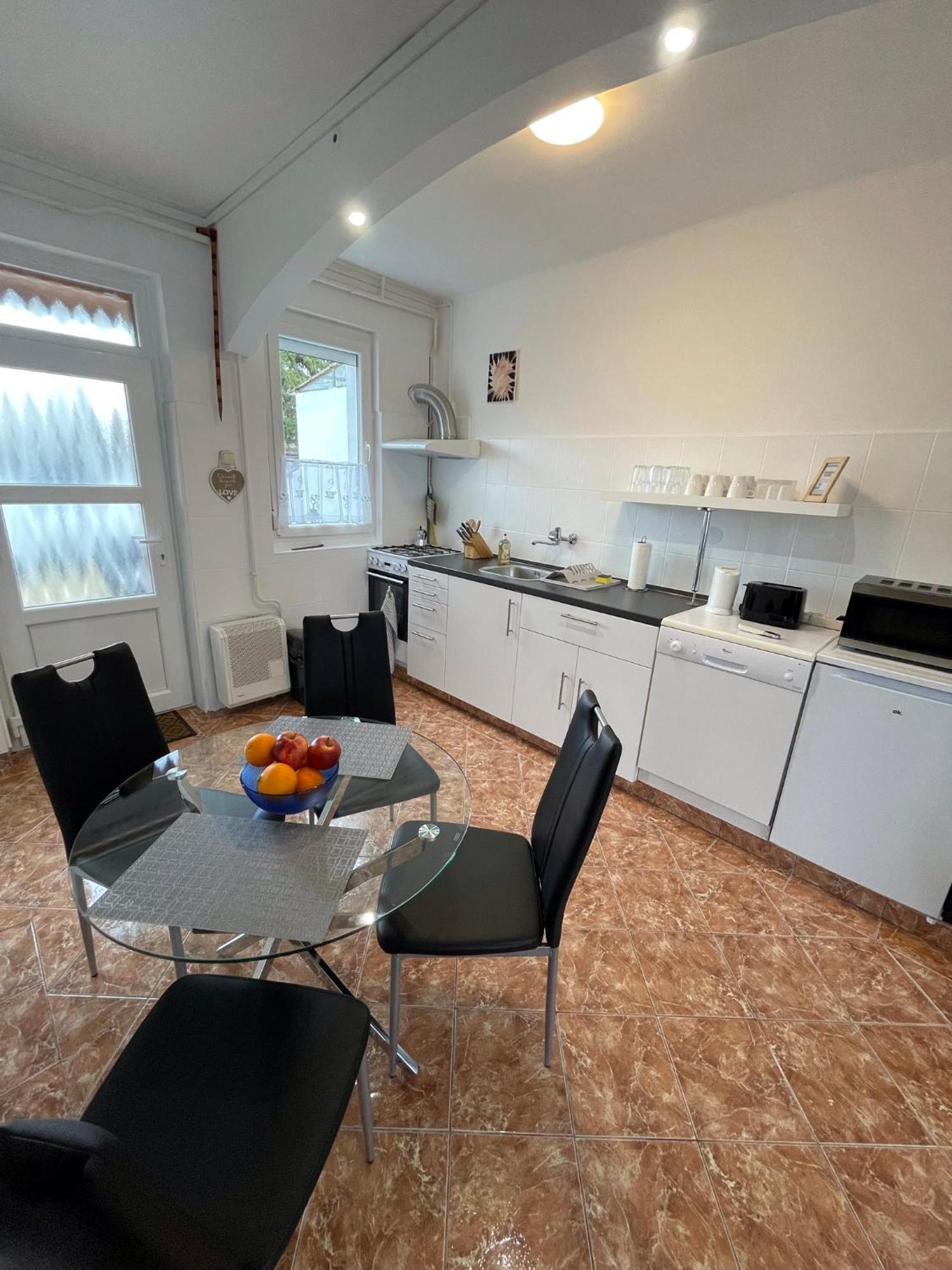 Var-Lak Apartman Balatonfuzfo Exterior foto